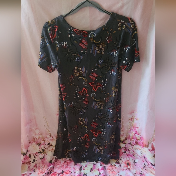 Grey Floral Short Sleeve Dress - Picture 2 of 4